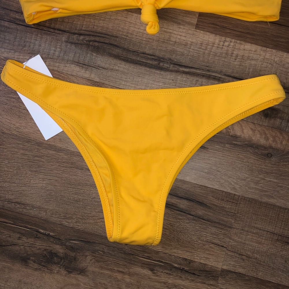 Yellow knotted bikini - Picture 4 of 6